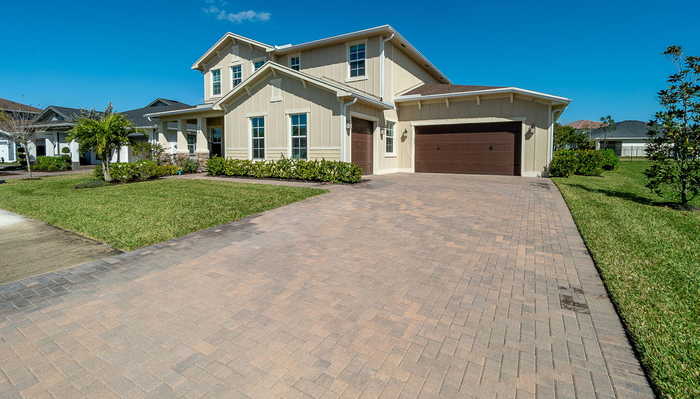 photo 1: 916 Hookline Circle, Loxahatchee FL 33470