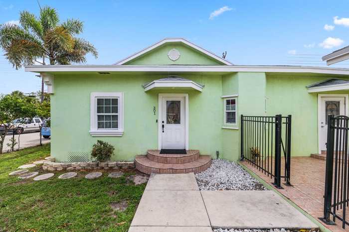 photo 2: 301 B Street, Lake Worth Beach FL 33460