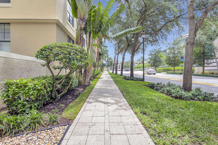 photo 2: 780 Sapodilla Avenue Unit 507, West Palm Beach FL 33401