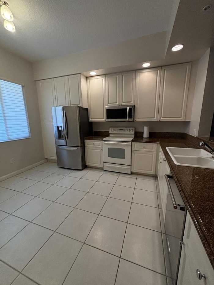 photo 2: 10 Harbour Isle Drive Unit 302, Fort Pierce FL 34949