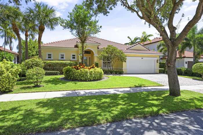 photo 2: 167 Magnolia Way, Tequesta FL 33469