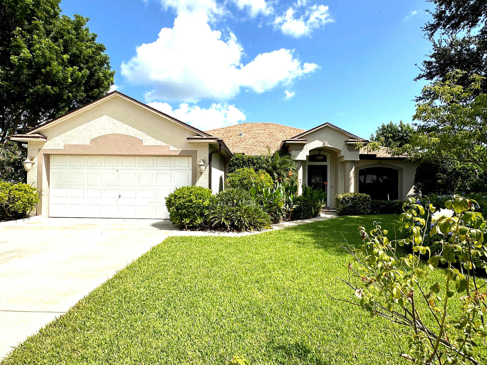 photo 2: 422 Camelot Drive, Port Saint Lucie FL 34983