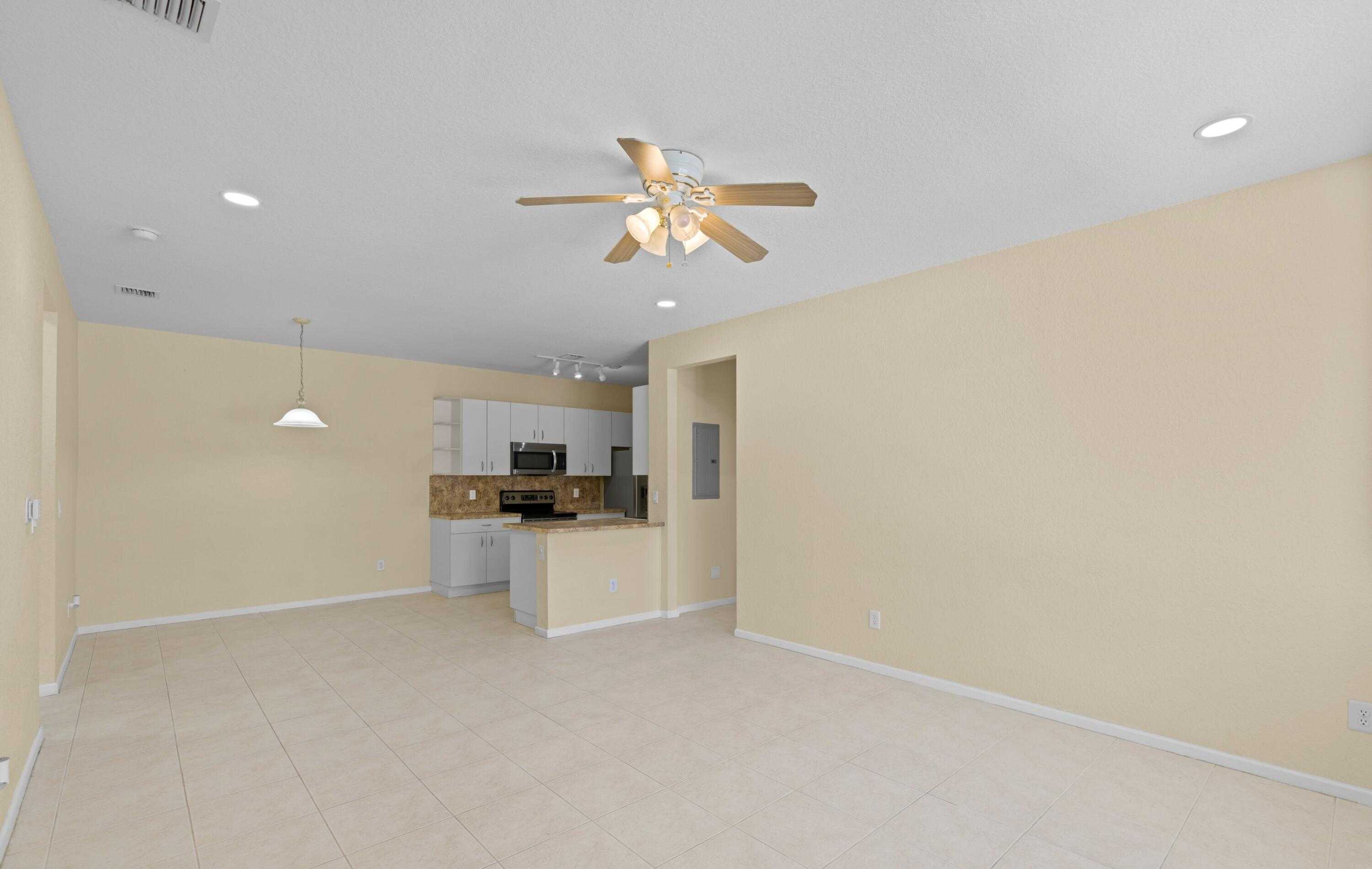 photo 3: 3561 Forest Hill Boulevard Unit 69, Palm Springs FL 33406