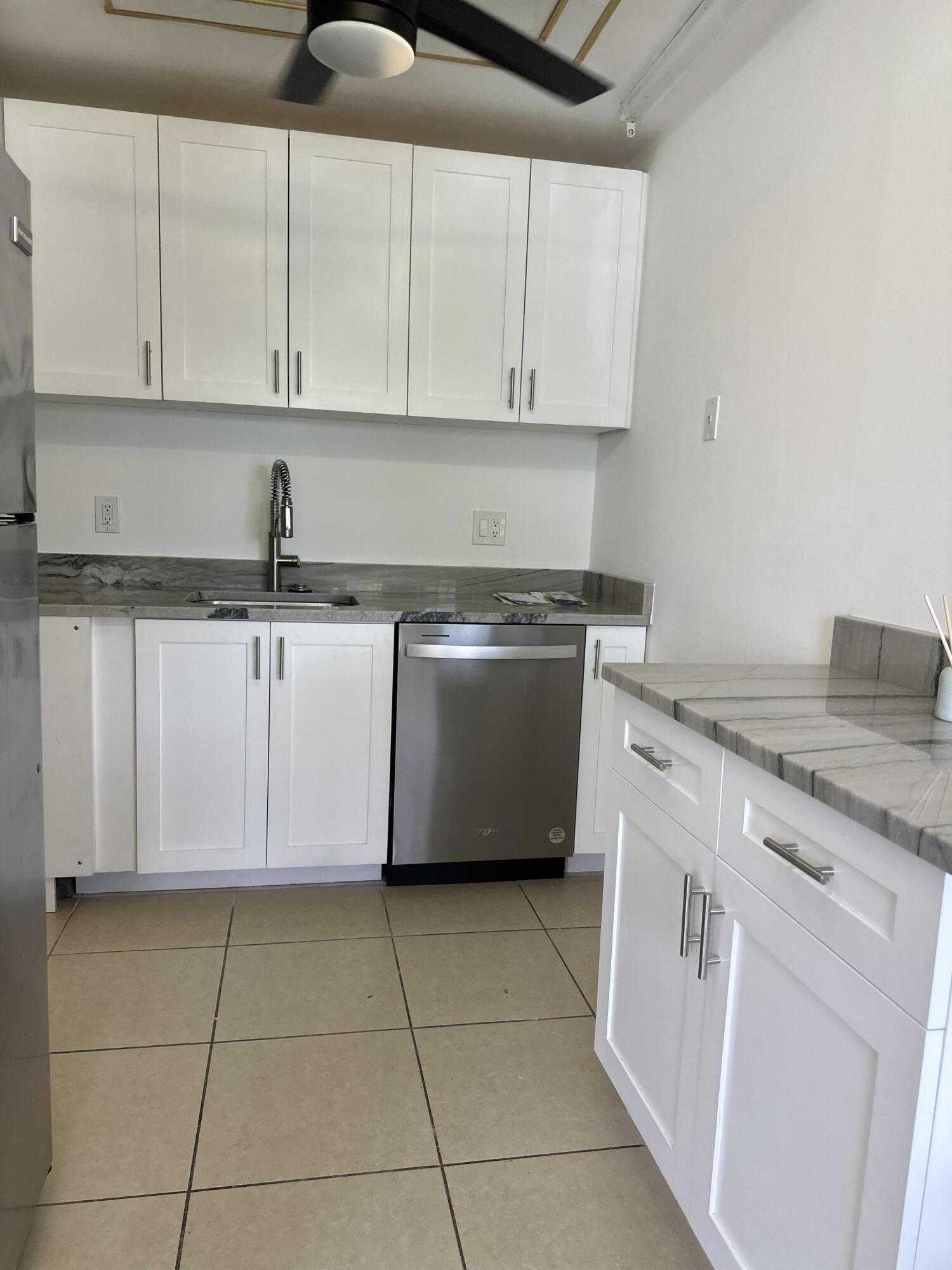 photo 3: 555 Purdy Lane Unit 303, Palm Springs FL 33461