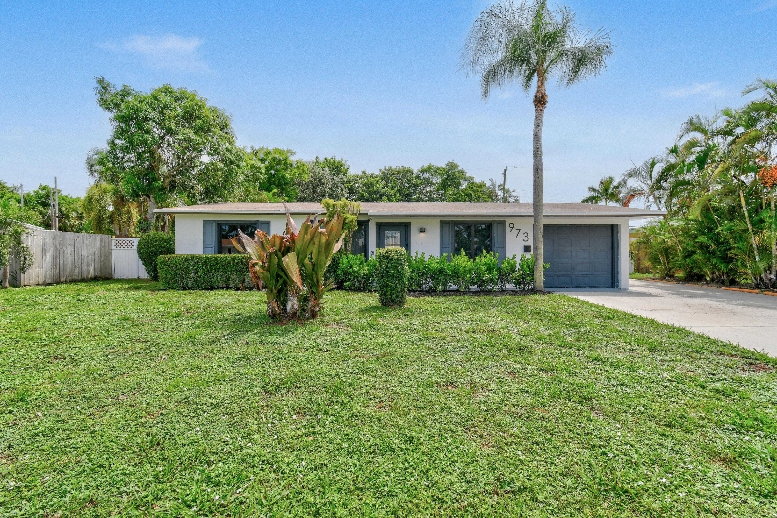 photo 3: 973 Laurel Road, North Palm Beach FL 33408