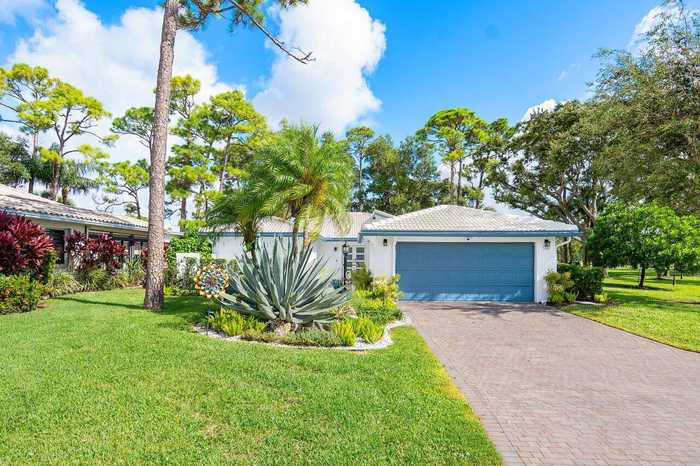 photo 1: 28 Woods Lane, Boynton Beach FL 33436