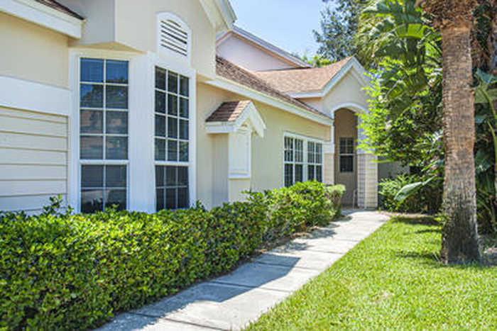 photo 2: 8813 Lakeside Circle, Vero Beach FL 32963