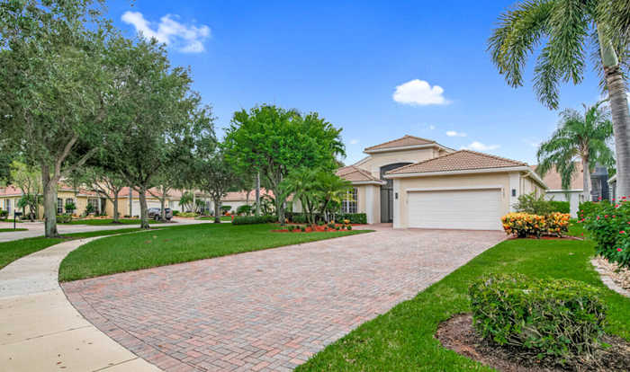 photo 2: 8682 Tierra Lago Cove, Lake Worth FL 33467