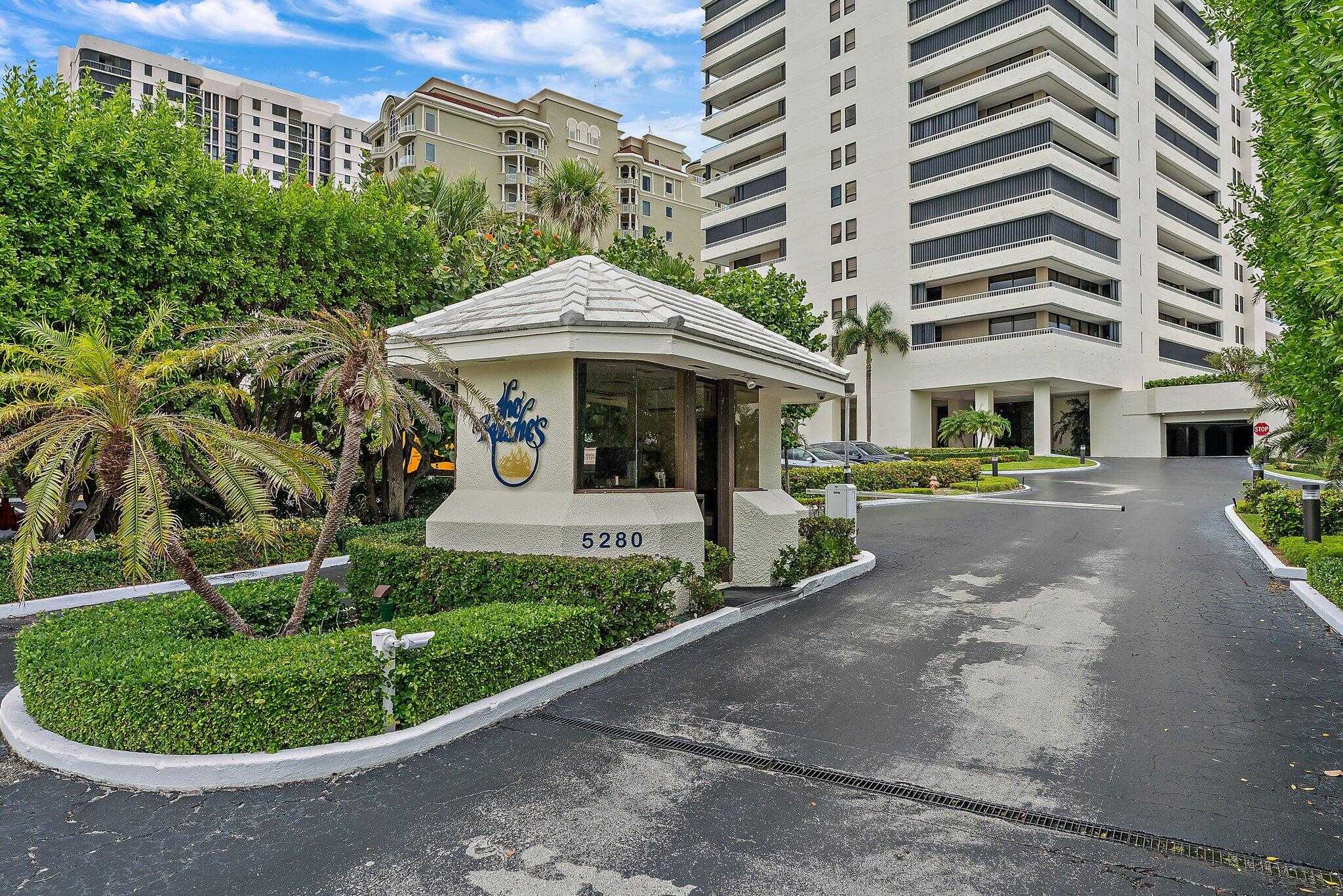 photo 3: 5280 Ocean Drive Unit 2 F, Singer Island FL 33404