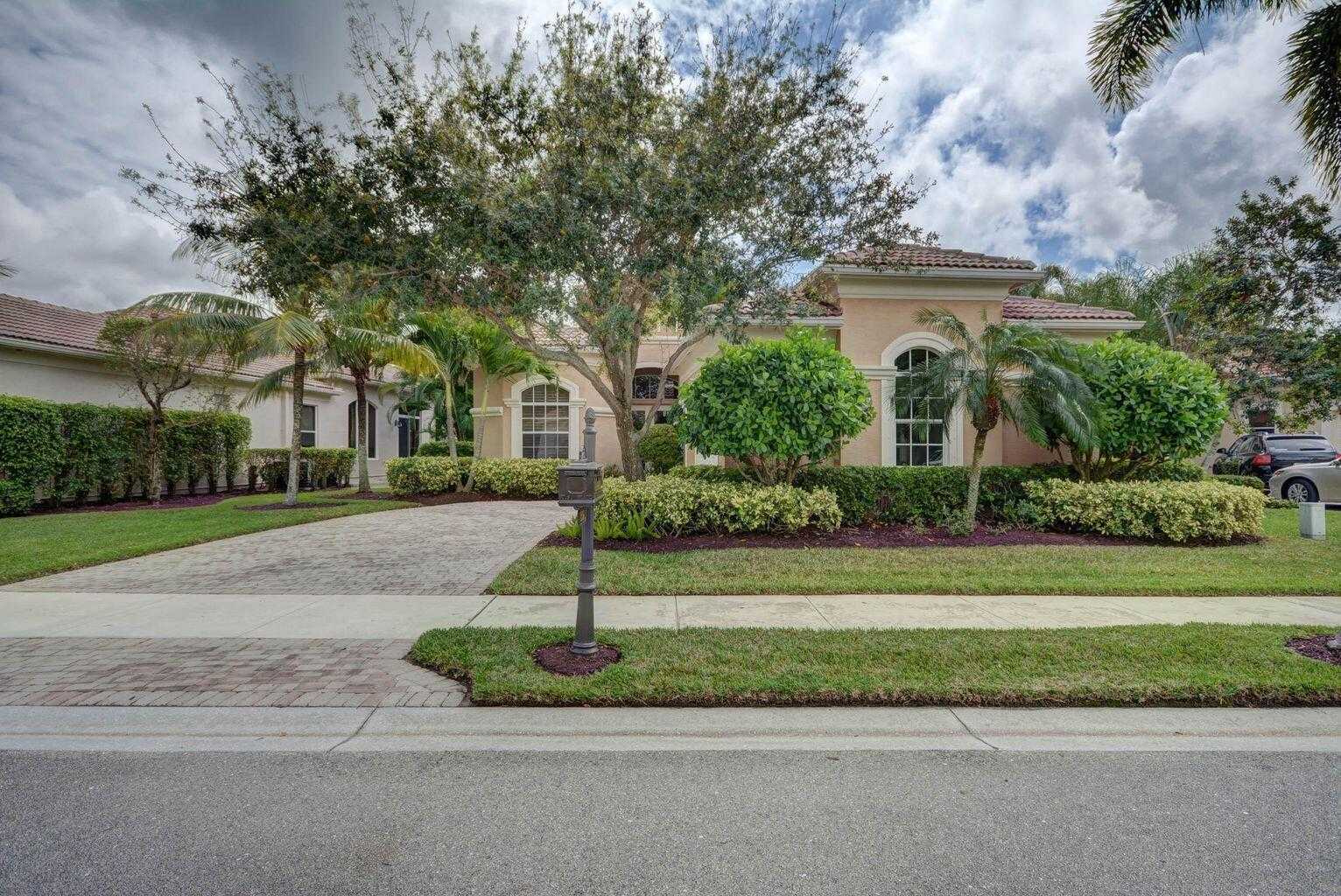 photo 1: 126 Porto Vecchio Way, Palm Beach Gardens FL 33418