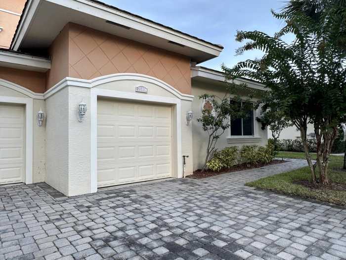 photo 2: 2599 Stockbridge Square, Vero Beach FL 32962