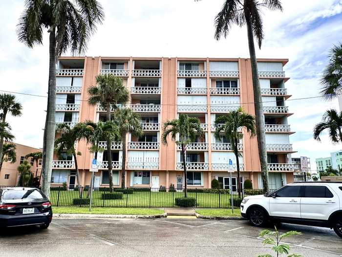 photo 2: 15 Golfview Road Unit 405, Lake Worth Beach FL 33460