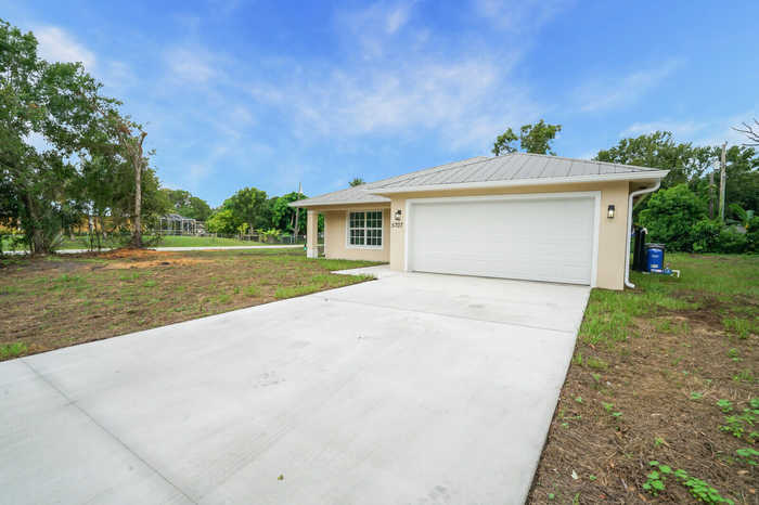 photo 2: 5707 Shannon Drive, Fort Pierce FL 34951