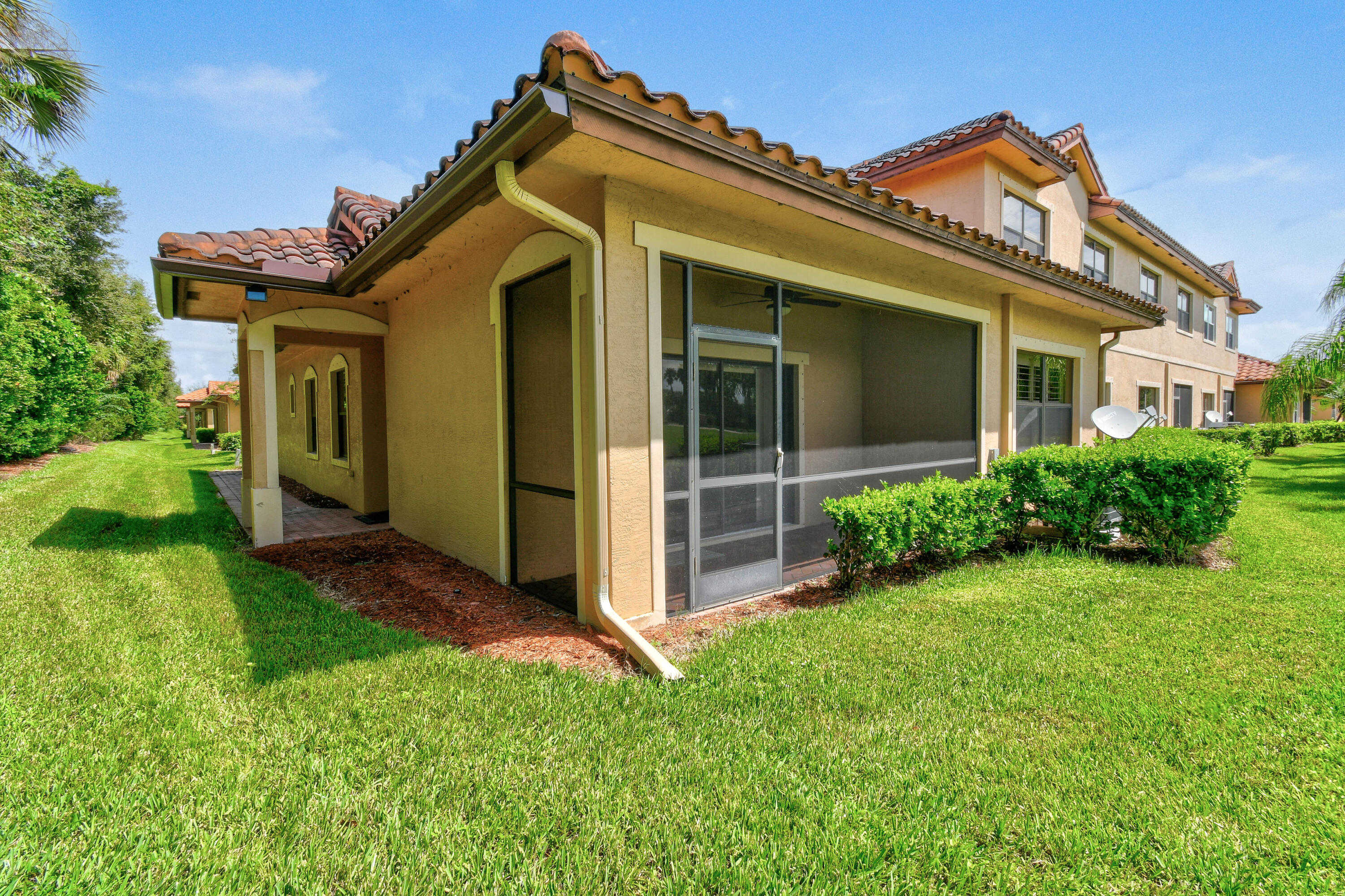 photo 2: 2705 65th Drive Unit 105, Vero Beach FL 32966