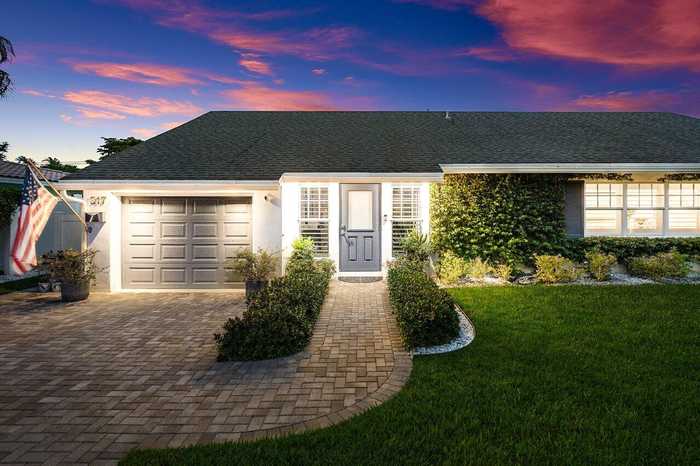 photo 2: 517 Aylesbury Road, Delray Beach FL 33444