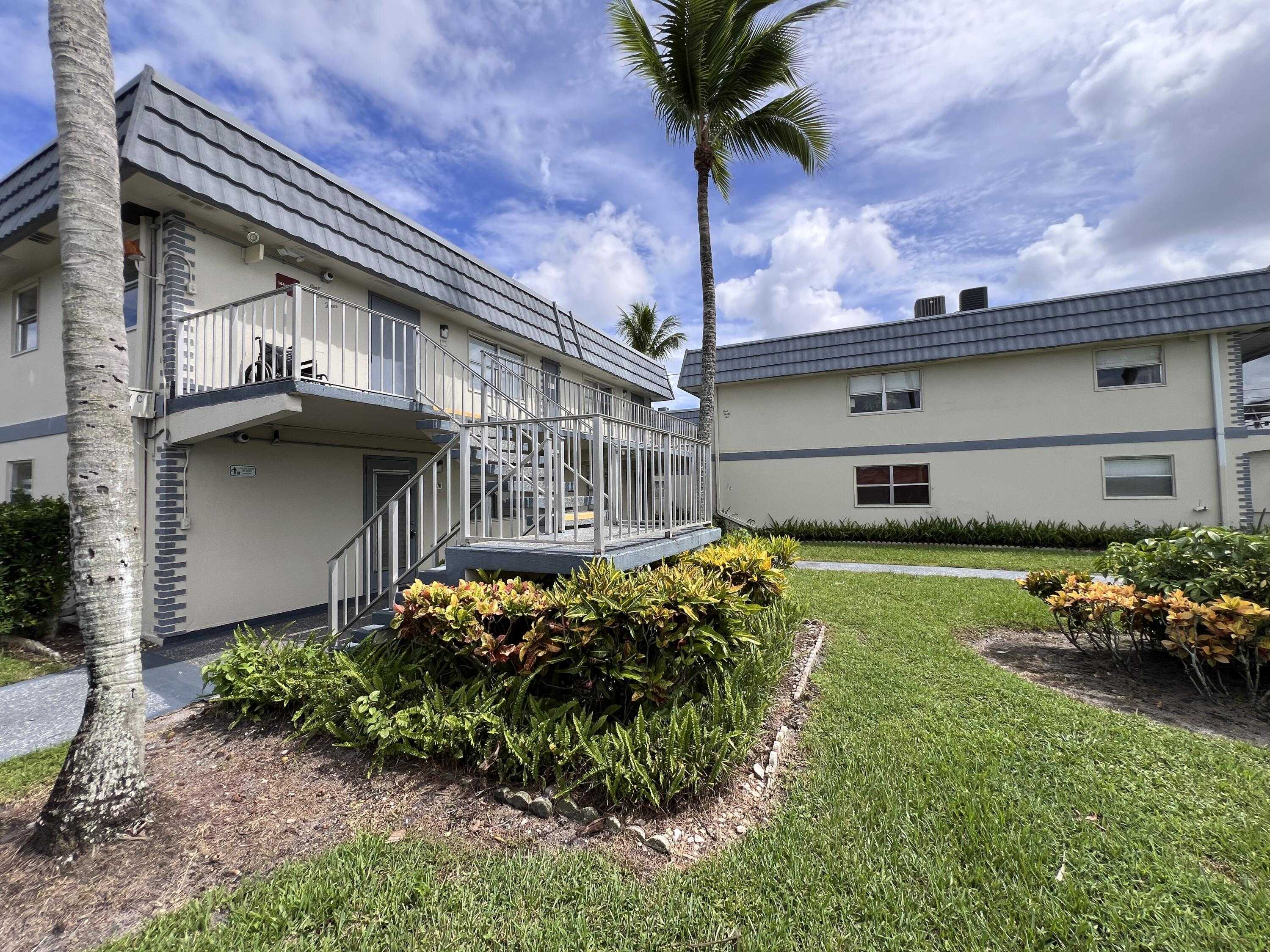 photo 1: 141 Brittany C, Delray Beach FL 33446