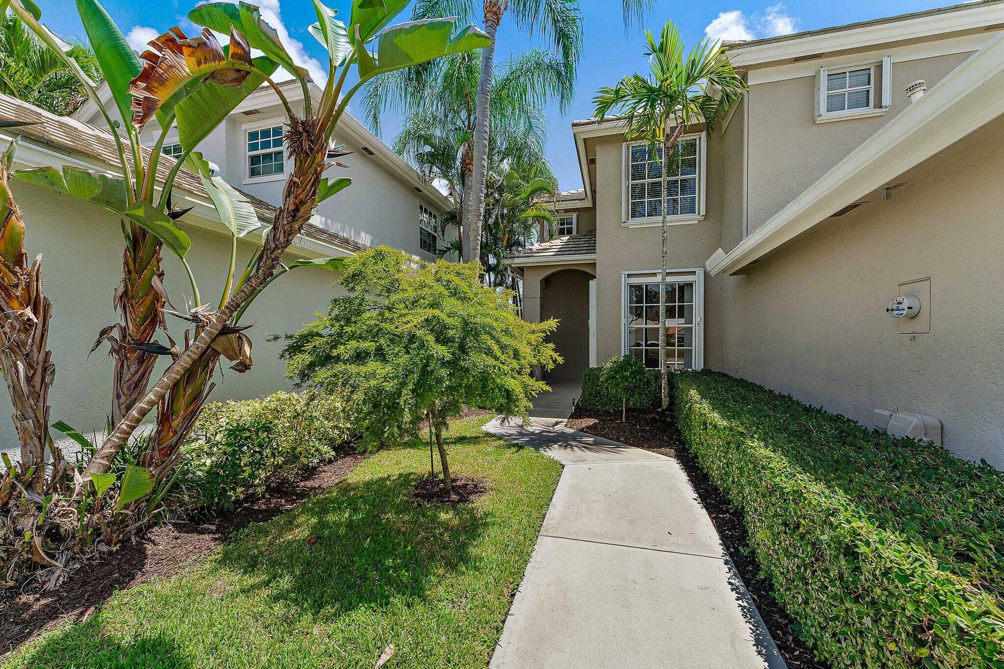 photo 2: 649 Masters Way, Palm Beach Gardens FL 33418