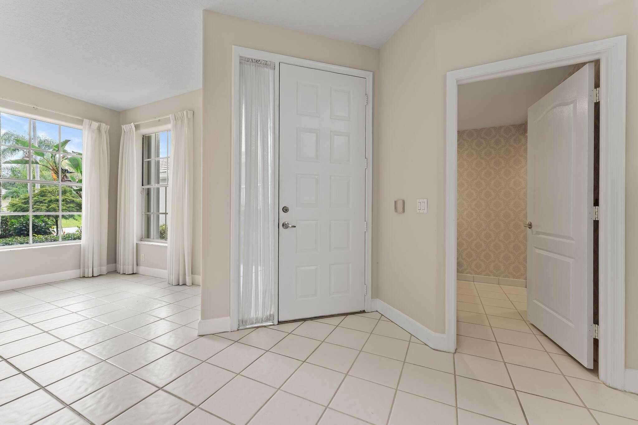 photo 3: 649 Masters Way, Palm Beach Gardens FL 33418