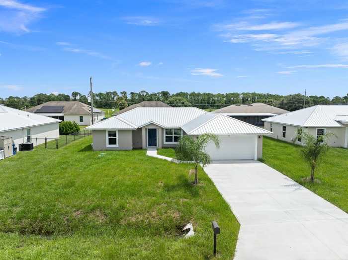 photo 1: 930 39th Terrace, Okeechobee FL 34974