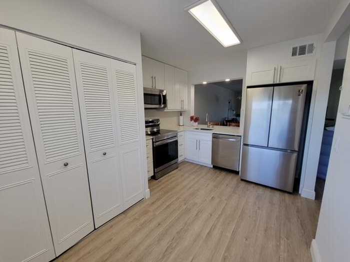 photo 2: 6650 Oriole Boulevard Unit 4080, Delray Beach FL 33446