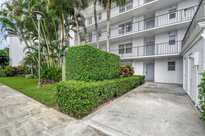 photo 2: 3593 Birdie Drive Unit 104, Lake Worth FL 33467