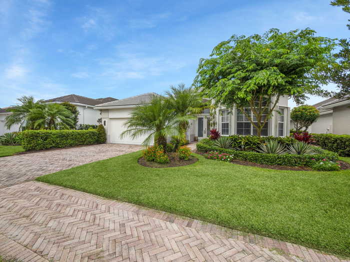 photo 1: 123 Banyan Isle Drive, Palm Beach Gardens FL 33418