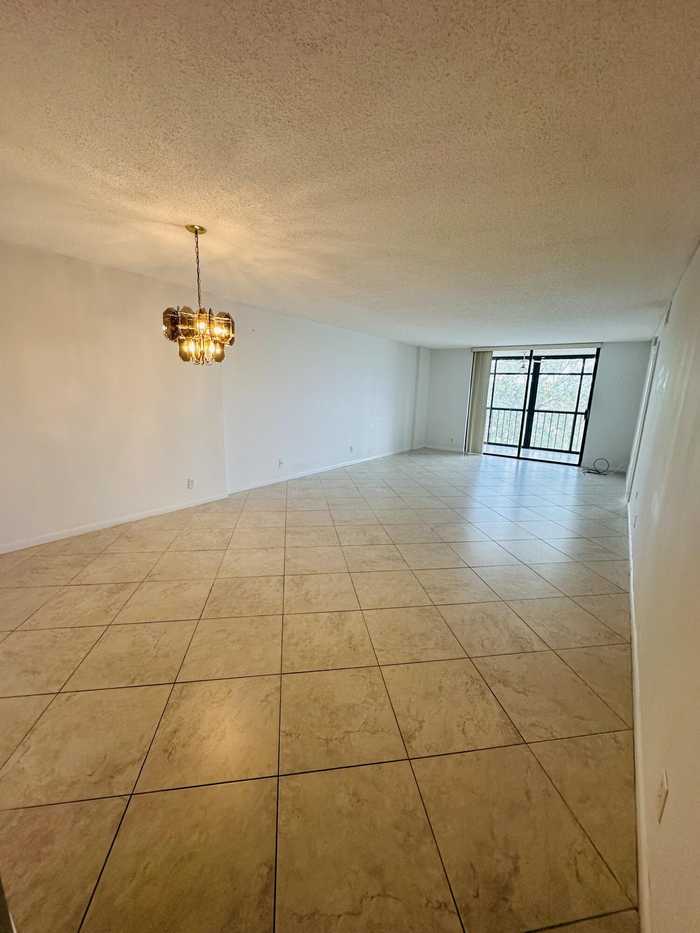 photo 2: 4725 Lucerne Lakes Boulevard Unit 411, Lake Worth FL 33467