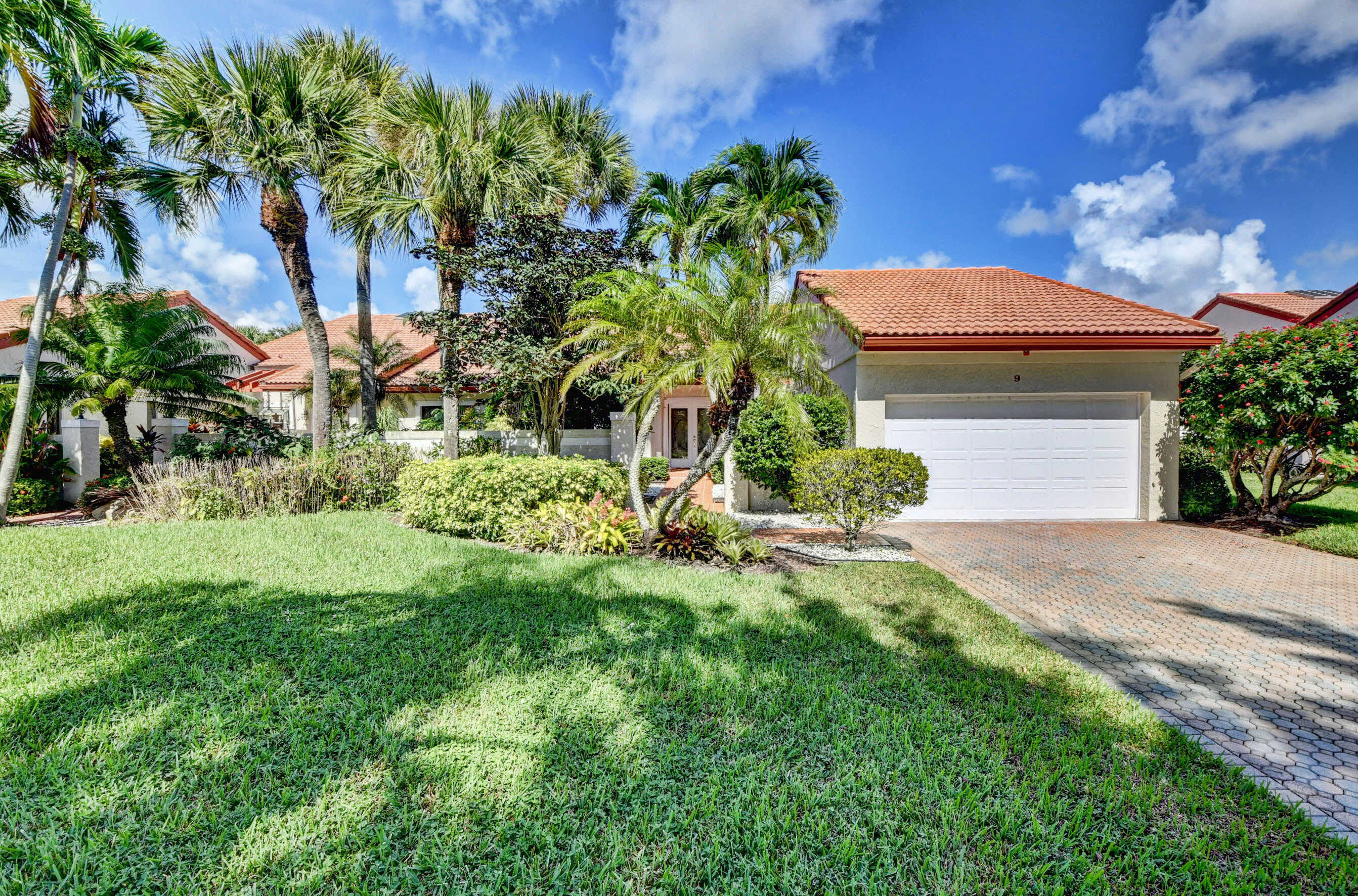 photo 2: 9 Windsor Lane, Boynton Beach FL 33436