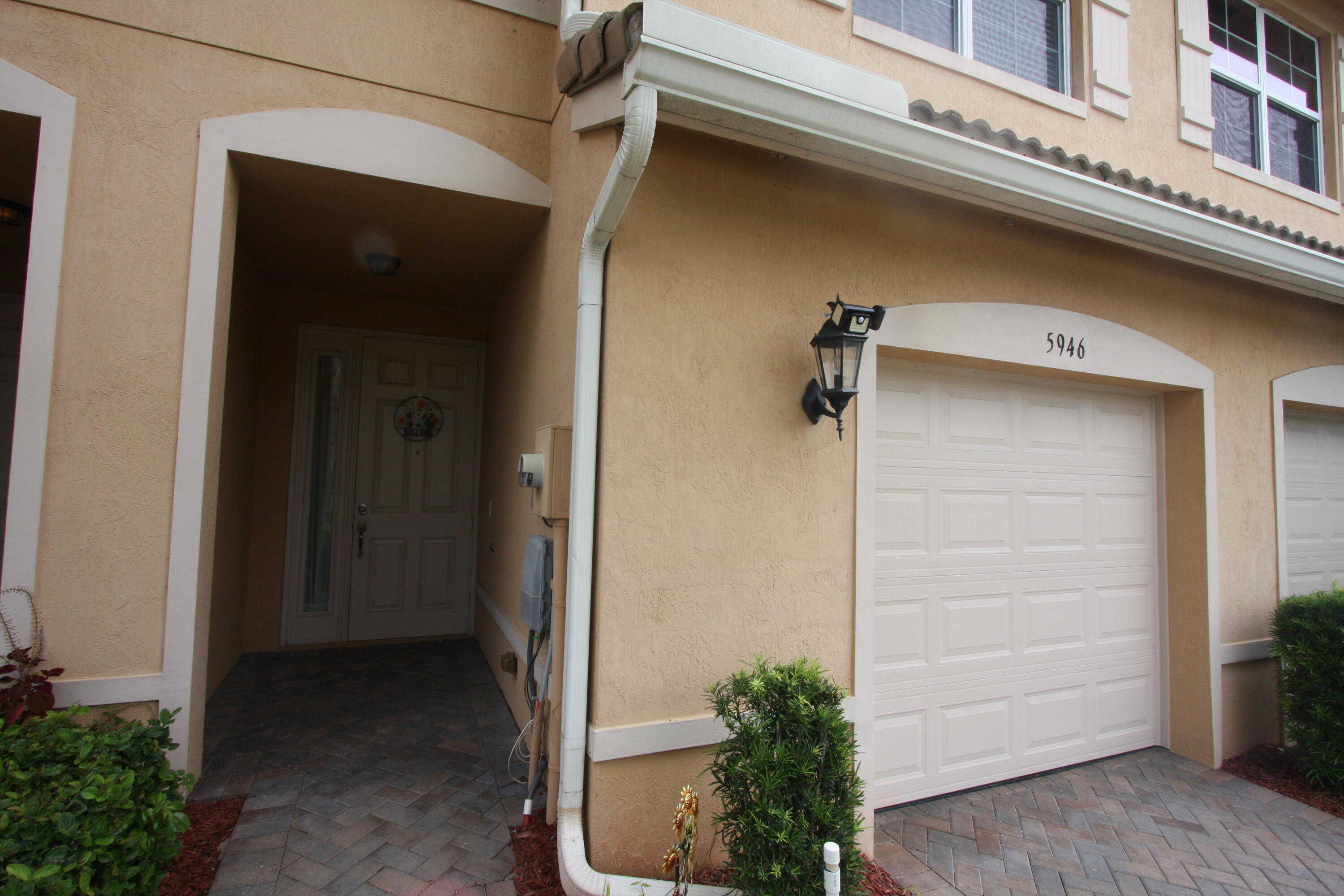 photo 1: 5946 Monterra Club Drive, Lake Worth FL 33463