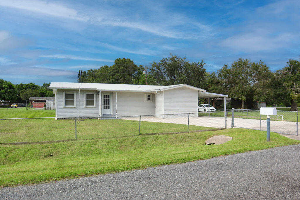 photo 2: 902 Echo Street, Fort Pierce FL 34982