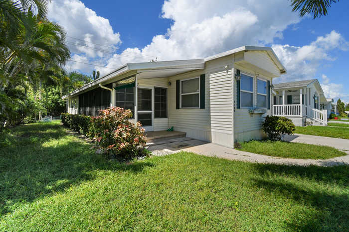 photo 2: 8188 Swan Avenue, Hobe Sound FL 33455