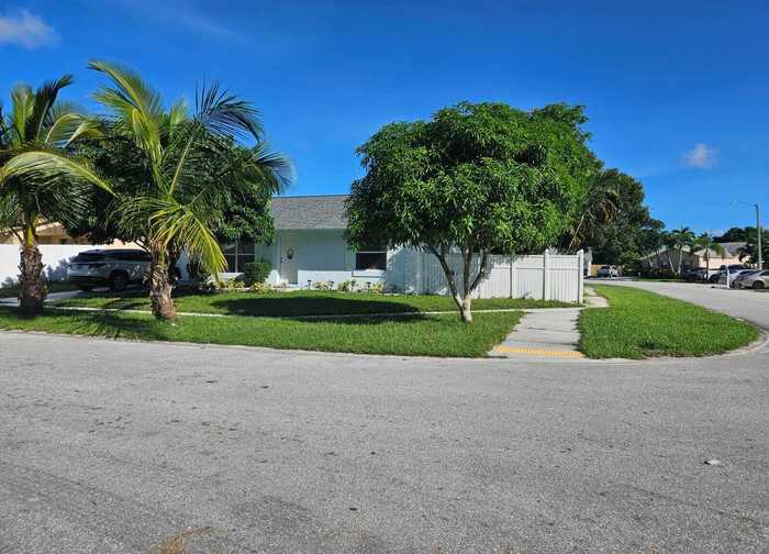 photo 2: 5735 Dewitt Place, Lake Worth FL 33463