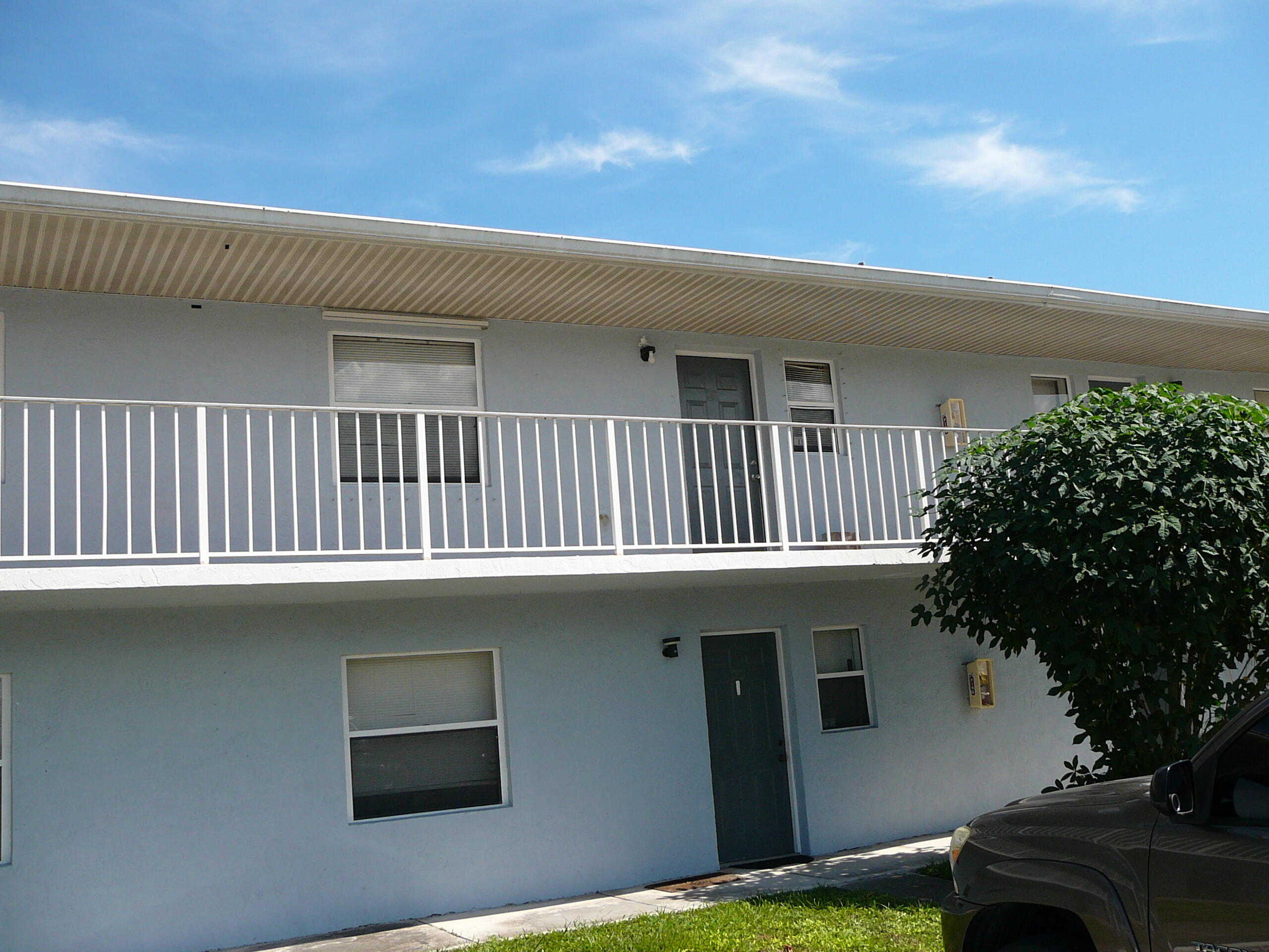 photo 3: 617 Ixoria Avenue Unit 15, Fort Pierce FL 34982