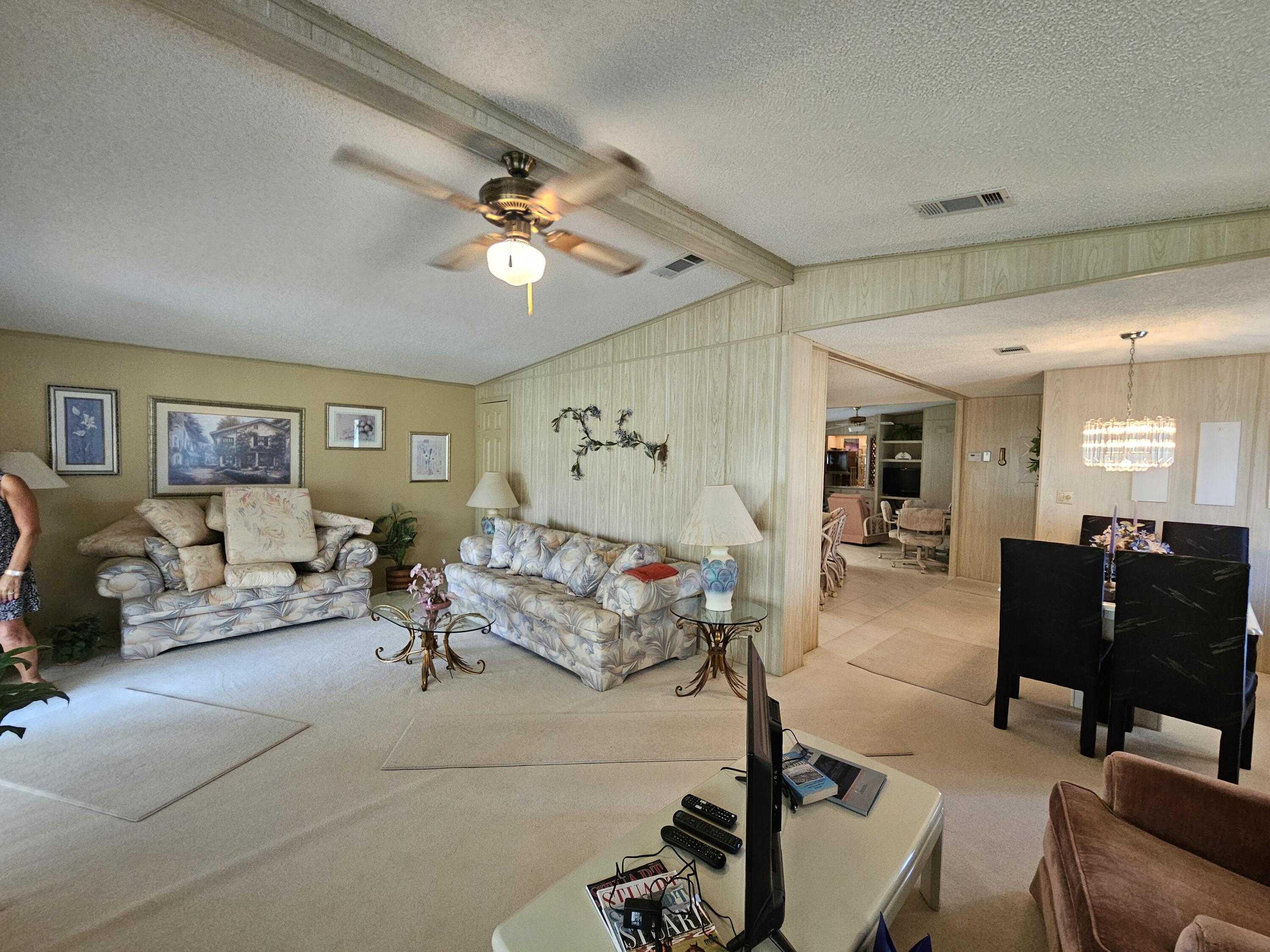 photo 2: 7934 Saratoga Drive, Hobe Sound FL 33455