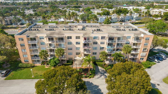 photo 2: 500 Executive Center Drive Unit 4-J, West Palm Beach FL 33401