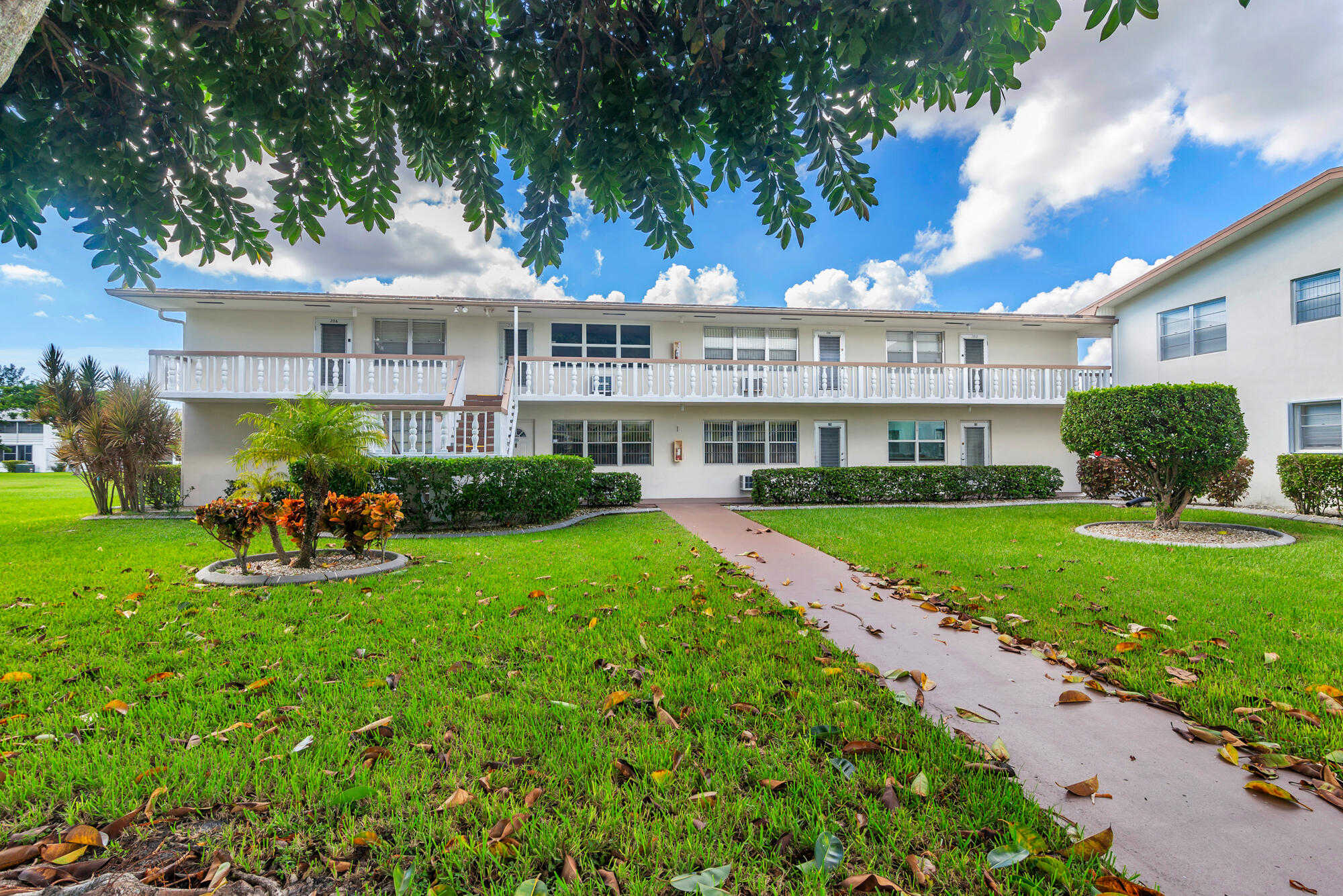 photo 3: 203 Windsor I, West Palm Beach FL 33417