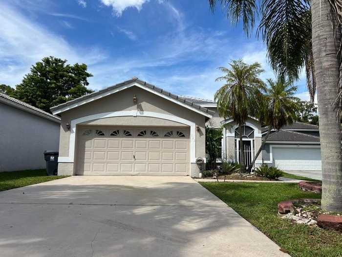 photo 1: 922 Lake Wellington Drive, Wellington FL 33414