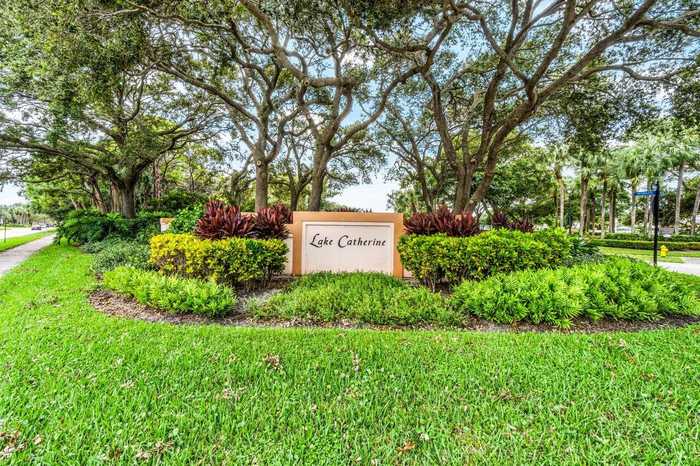 photo 1: 2801 Lakemont Court, Palm Beach Gardens FL 33403