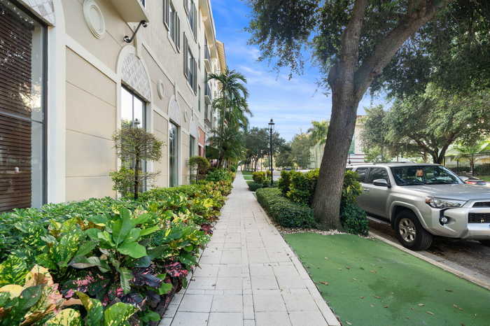 photo 2: 720 Sapodilla Avenue Unit 106, West Palm Beach FL 33401