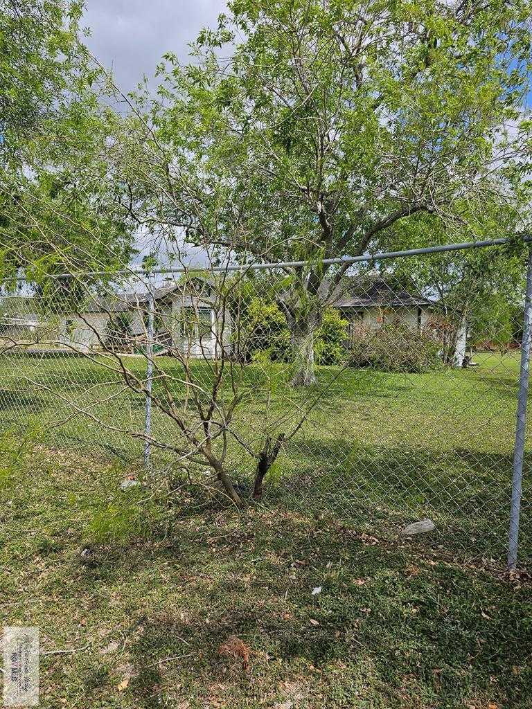 photo 3: 102 W Park Dr., Brownsville TX 78526