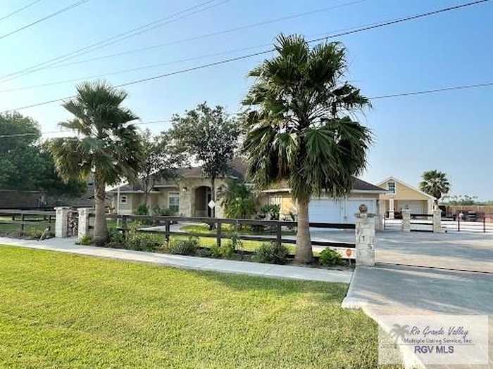 photo 2: 215 Henderson Rd., Los Fresnos TX 78566