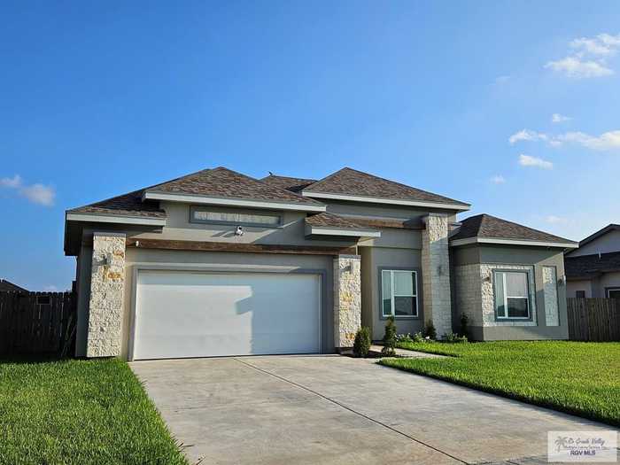 photo 2: 102 Heron Dr, Los Fresnos TX 78566