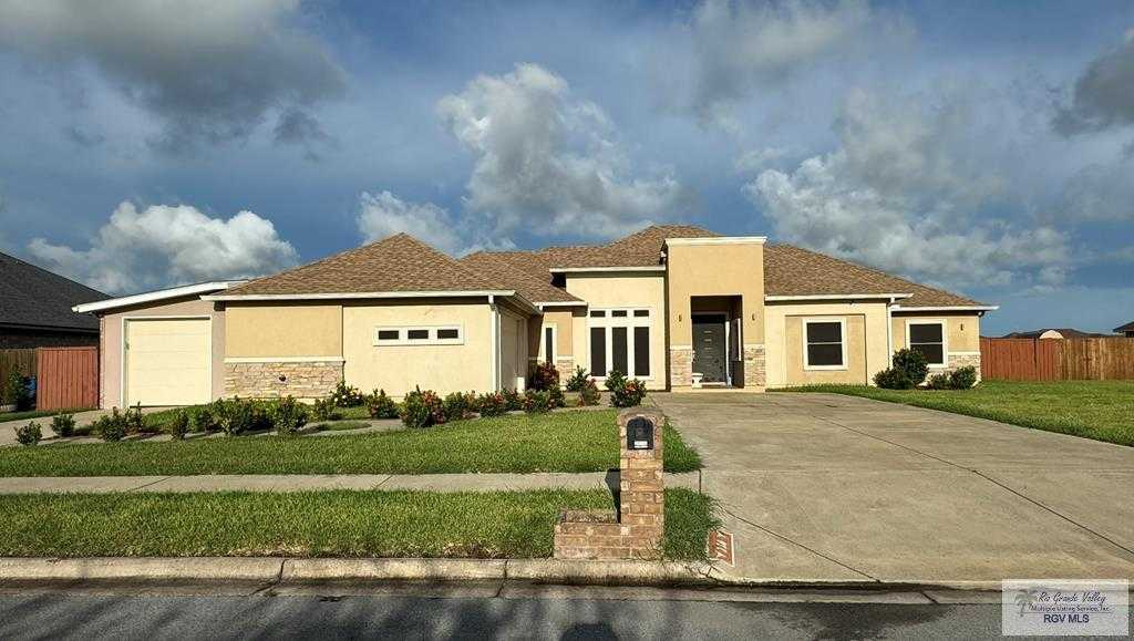 photo 1: 116 Village East Dr, Los Fresnos TX 78566