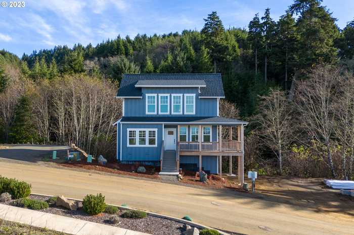 photo 2: 700 NE LILLIAN LN, Depoe Bay OR 97341