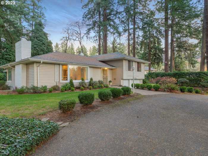 photo 2: 807 SE RIVER FOREST CT, Milwaukie OR 97267