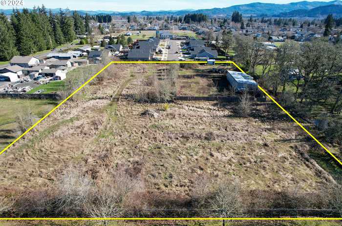 photo 1: 3.14 Acres, Creswell OR 97426
