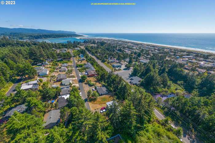 photo 11: 2118 NW VIEWRIDGE DR, Waldport OR 97394