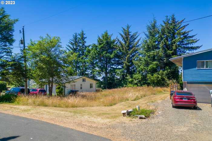 photo 2: 2118 NW VIEWRIDGE DR, Waldport OR 97394