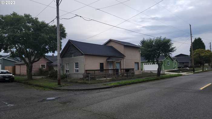 photo 1: 603 4TH ST, Myrtle Point OR 97458