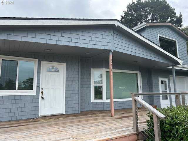 photo 2: 1064 S FRONT ST, Rockaway Beach OR 97136